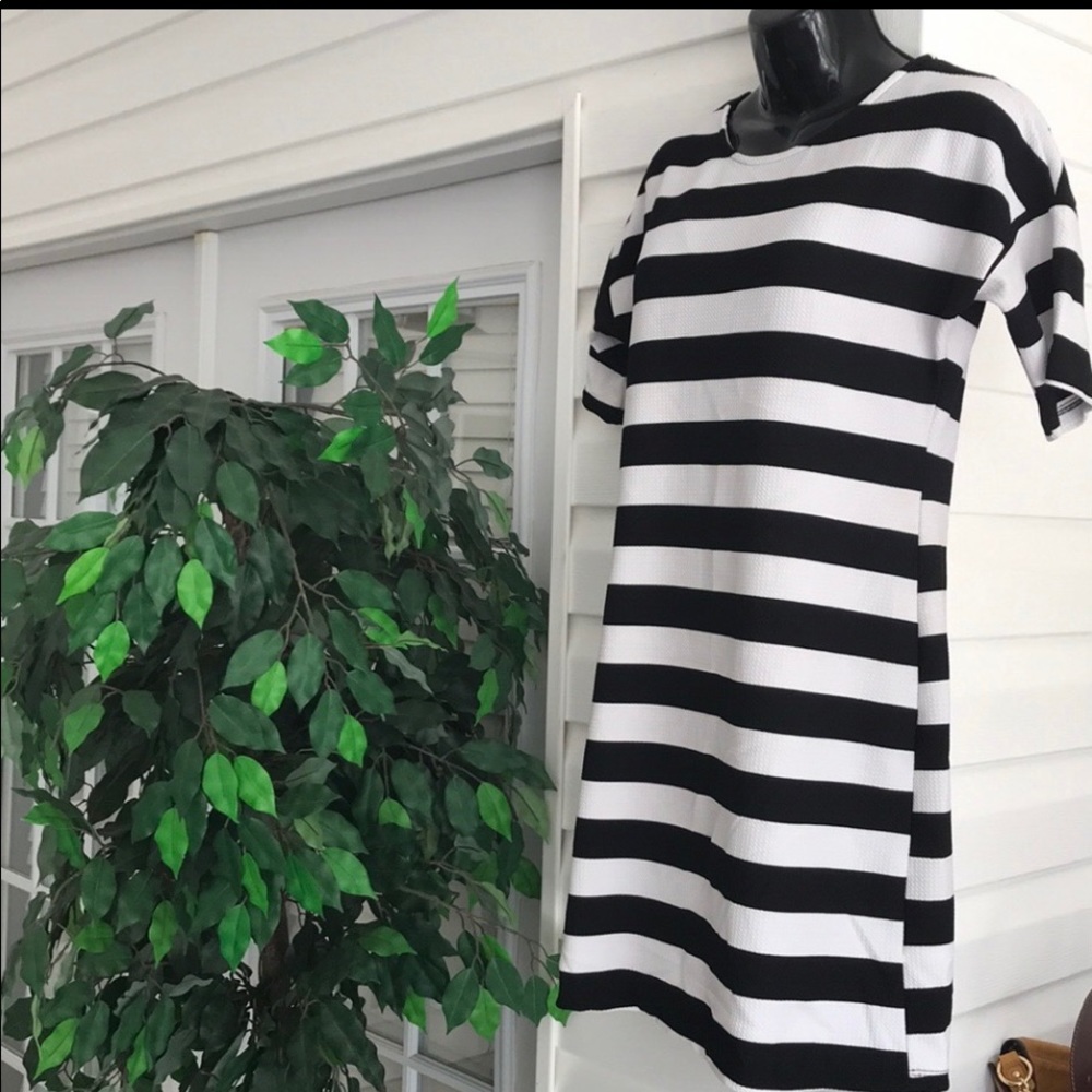WM DRESS SMALL 4-6